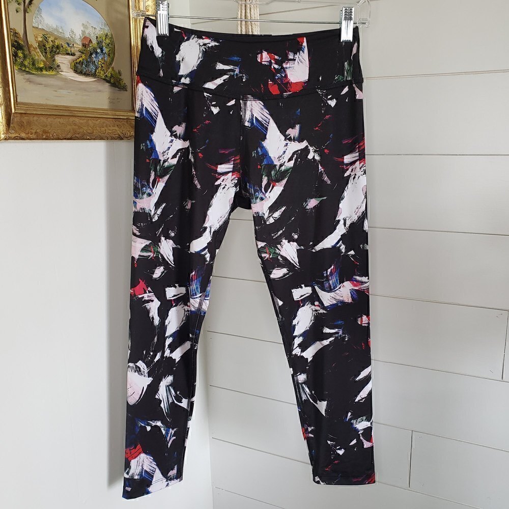 Beyond Yoga Lux Print Capri Workout Gym Athletic Leggings in Palette Knife Med
